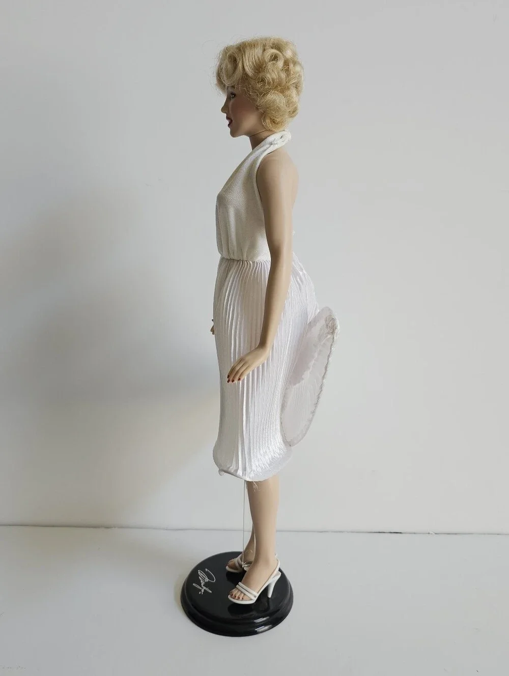 Franklin Heirloom Dolls “Seven Year Itch” Marilyn Monroe 17” Iconic Scene 1990's
